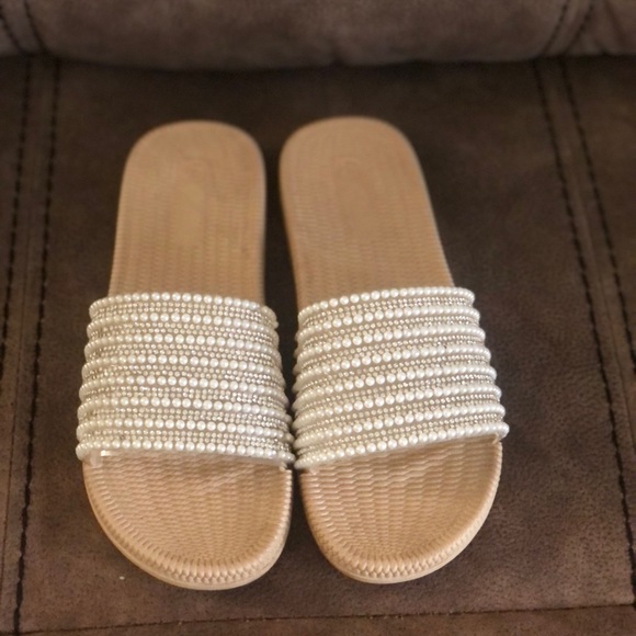 Shoes - Pearly Sandals
